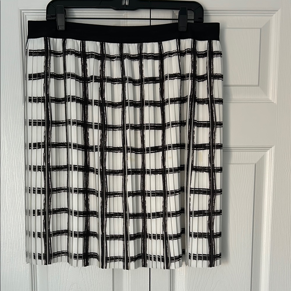 Max Studio Black and White Knee-Length A-Line Skirt